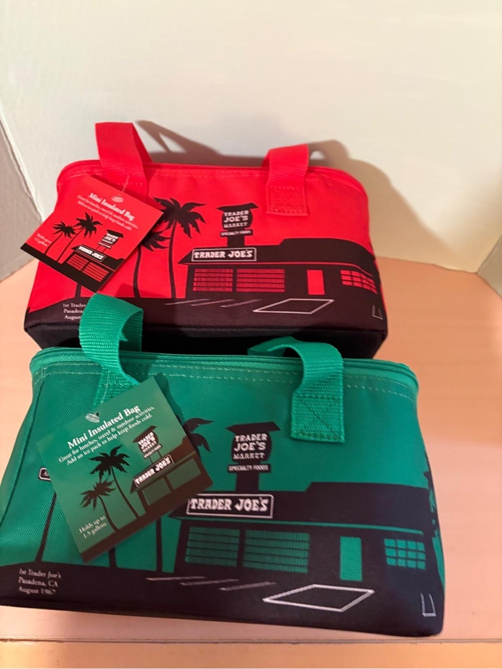 Trader Joe’s Pasadena Mini Insulated Bags Red & Green Set of 2 NEW Tags